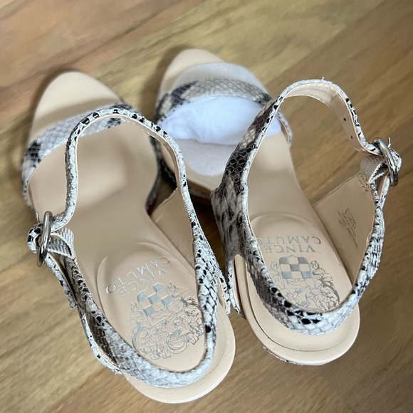 Brand new! Vince Camuto Lynona Leather Heels - Snake print, size 6.5 - Picture 3 of 4